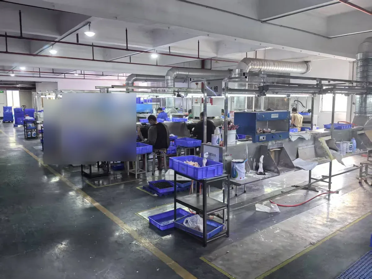 Spray painting workshop — automated conveyor line